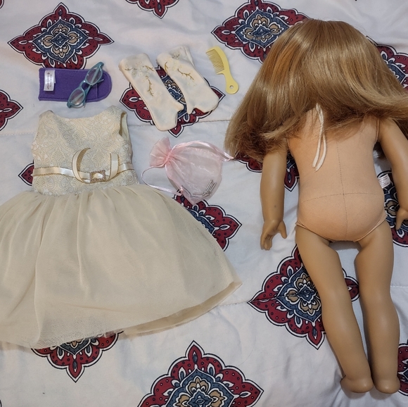 American Girl Doll Girl of the Year 2008 Mia St. Clair, Gala dress & accessories